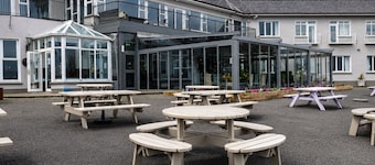 Lakeside Manor Hotel