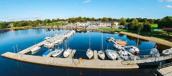 Lakeside Manor Hotel
