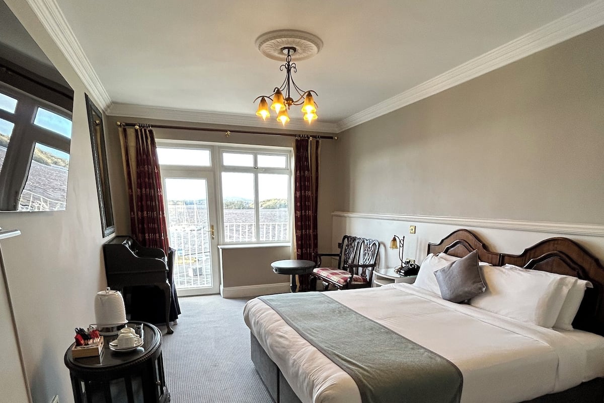 Superior Double Room, Lake View | 1 bedroom, in-room safe, desk, laptop workspace