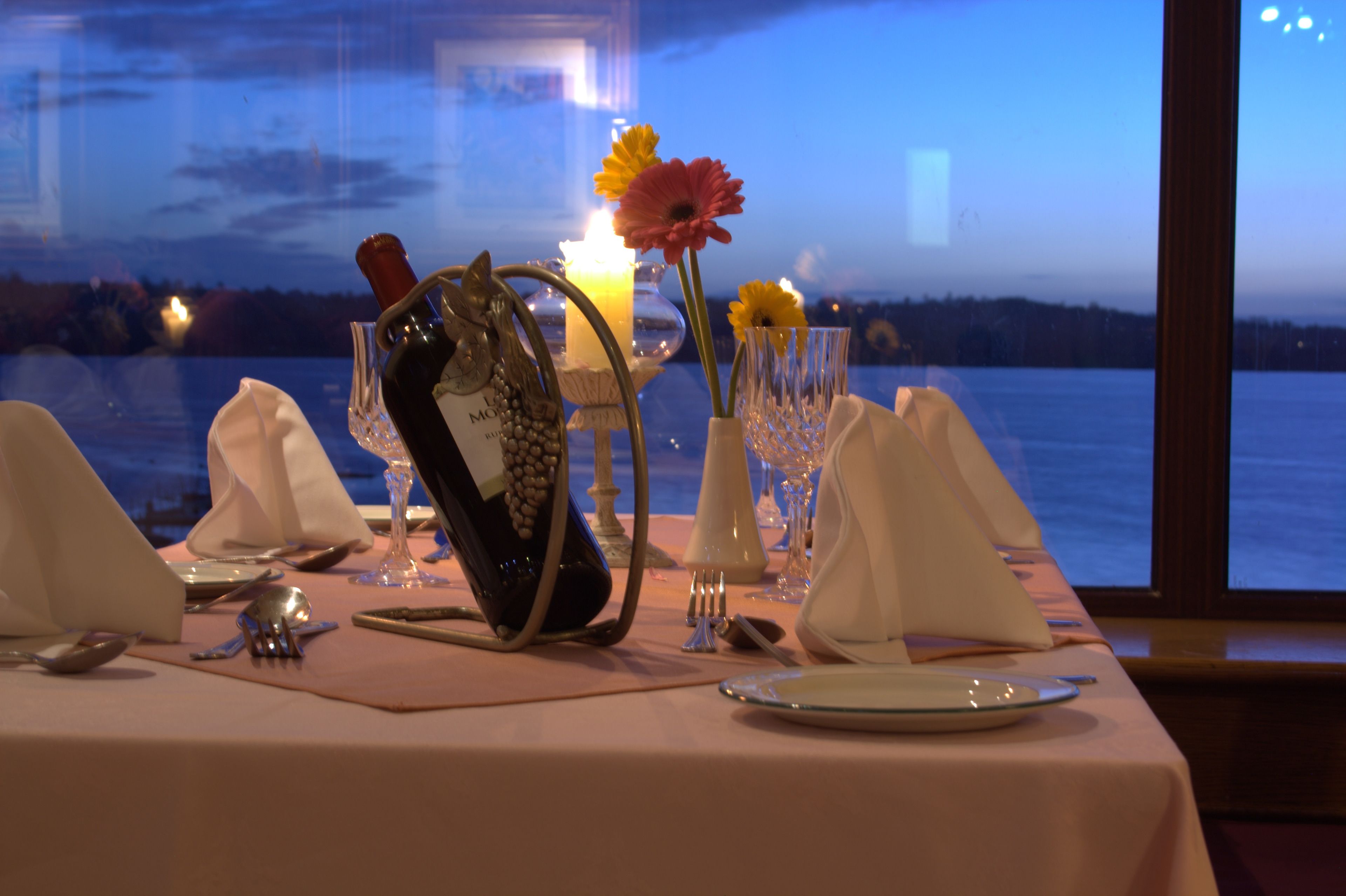 Lunch and dinner served