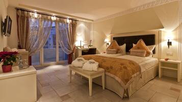 Double Room | Premium bedding, pillow-top beds, in-room safe, desk