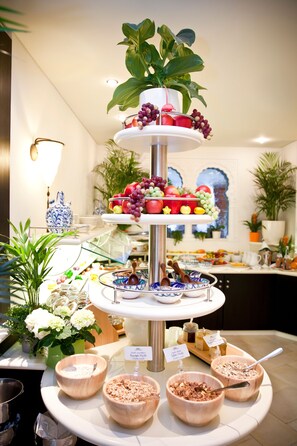 Buffet breakfast on weekdays (EUR 18.00 per person)