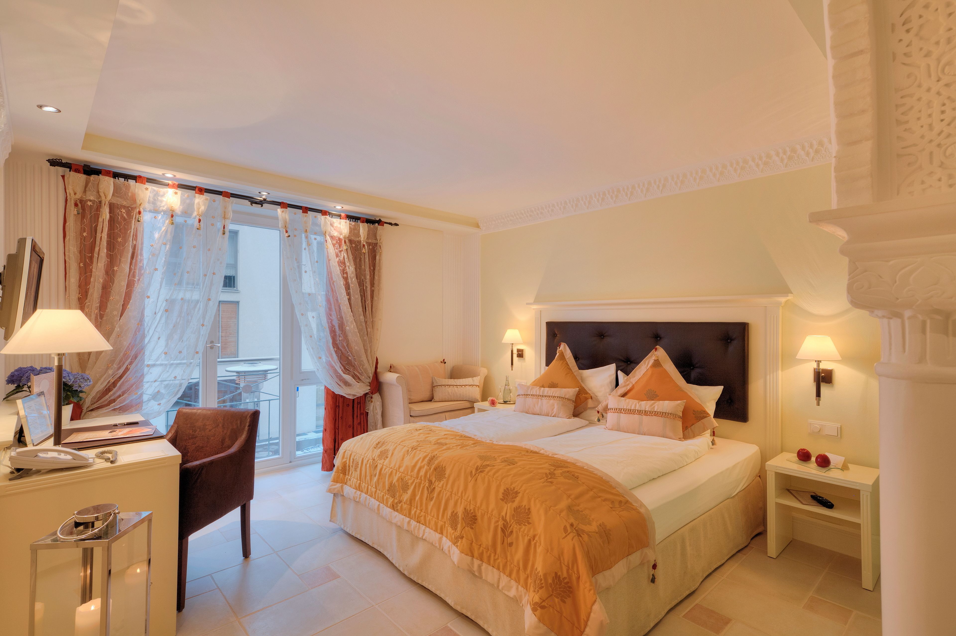 premium bedding, pillow-top beds, in-room safe, desk