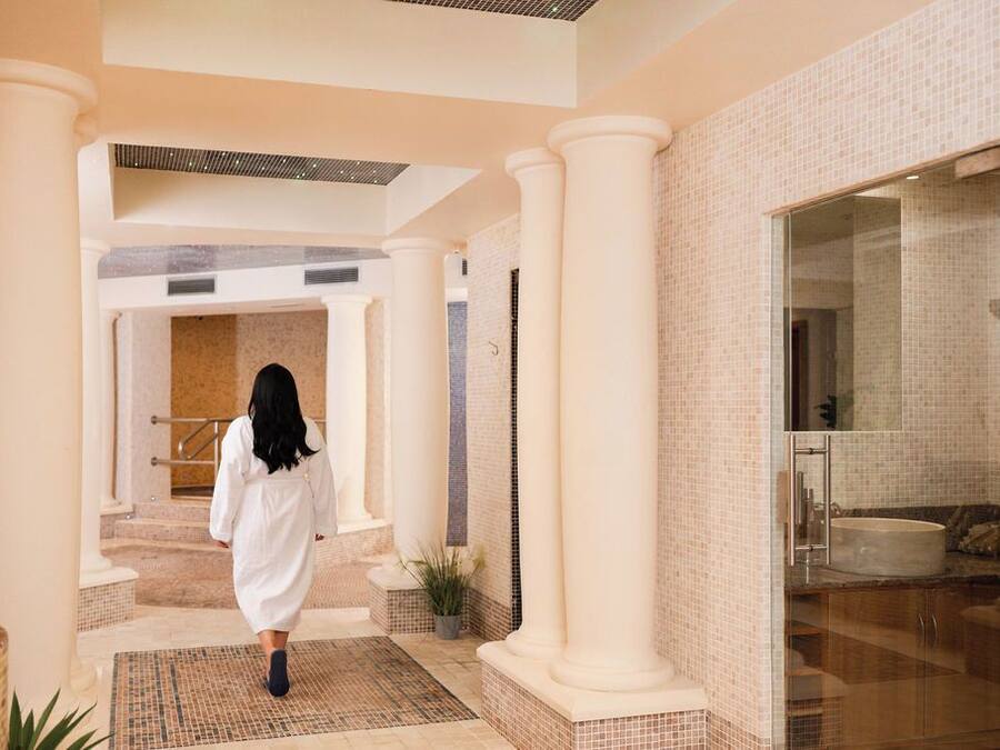 Couples treatment rooms, body treatments, hydrotherapy, aromatherapy