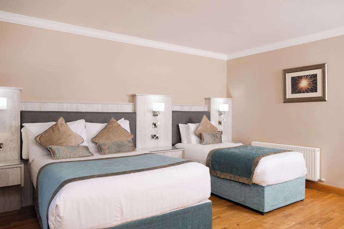 classic triple room | in-room safe, desk, iron/ironing board, free wifi