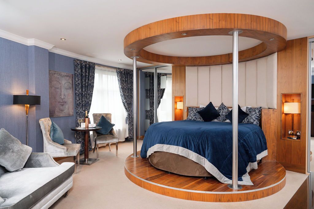 Caja de seguridad en la habitación y escritorio 