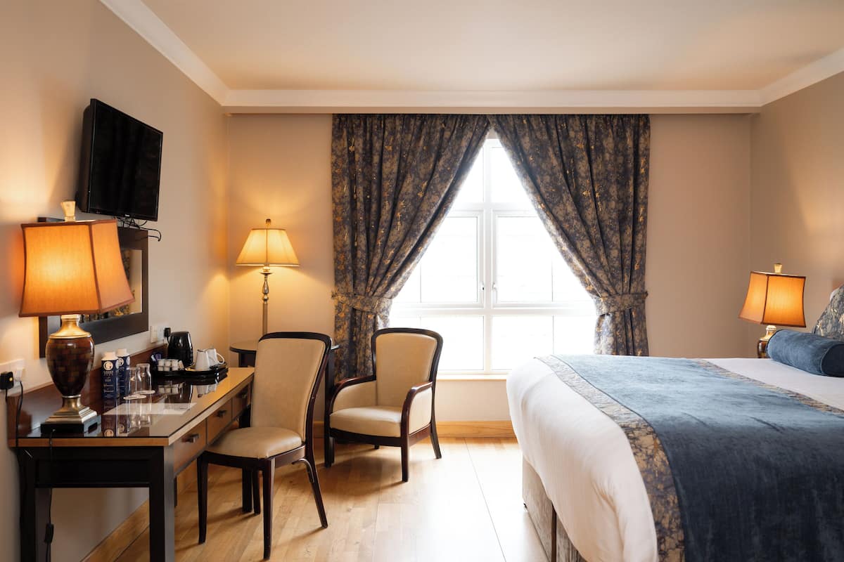 in-room safe, desk, iron/ironing board, free wifi