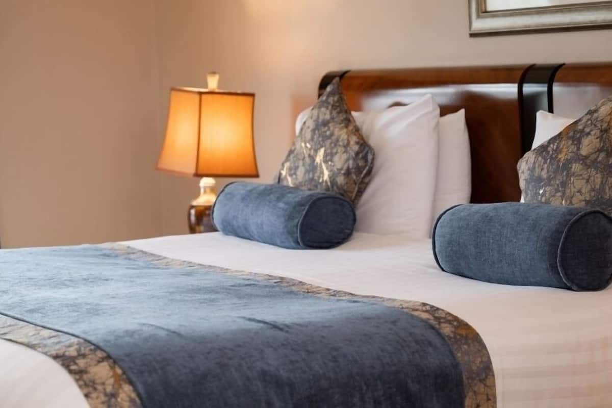 in-room safe, desk, iron/ironing board, free wifi