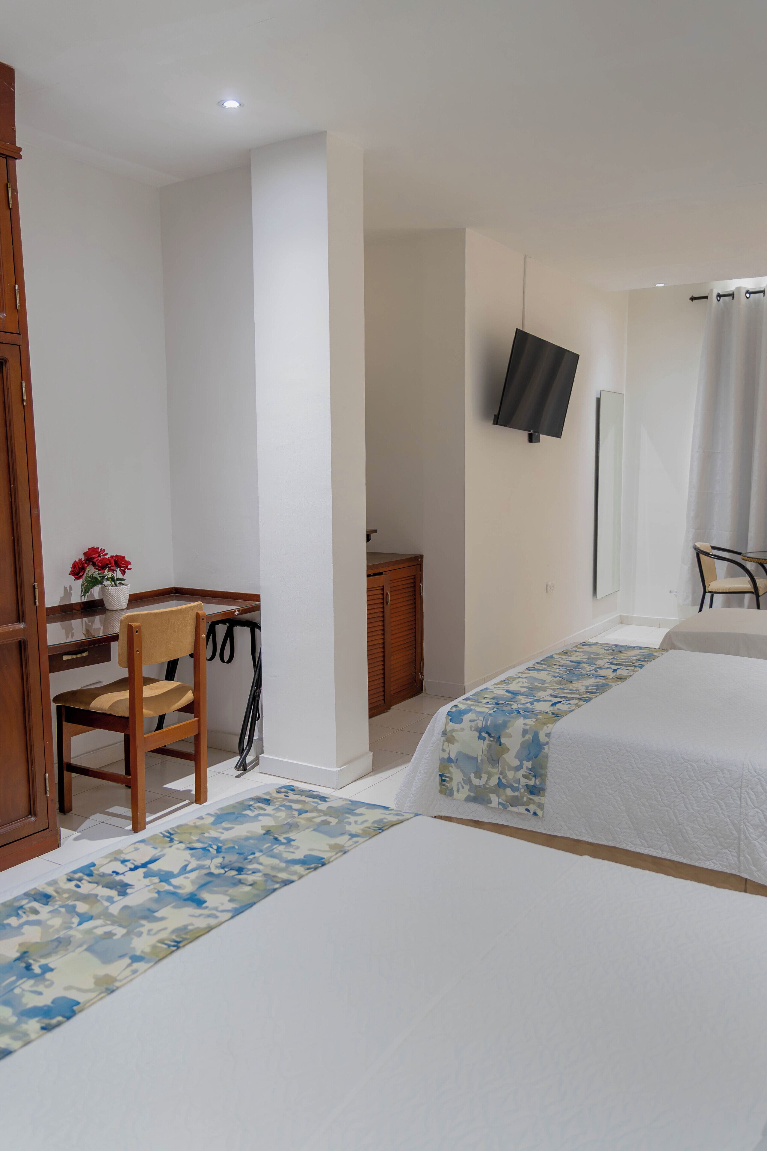 Family Room | In-room safe, desk, blackout drapes, soundproofing