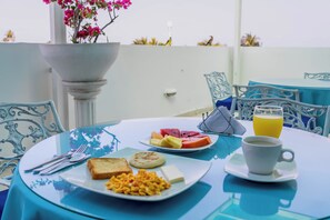 朝食 (郷土料理)、毎日提供 (無料)