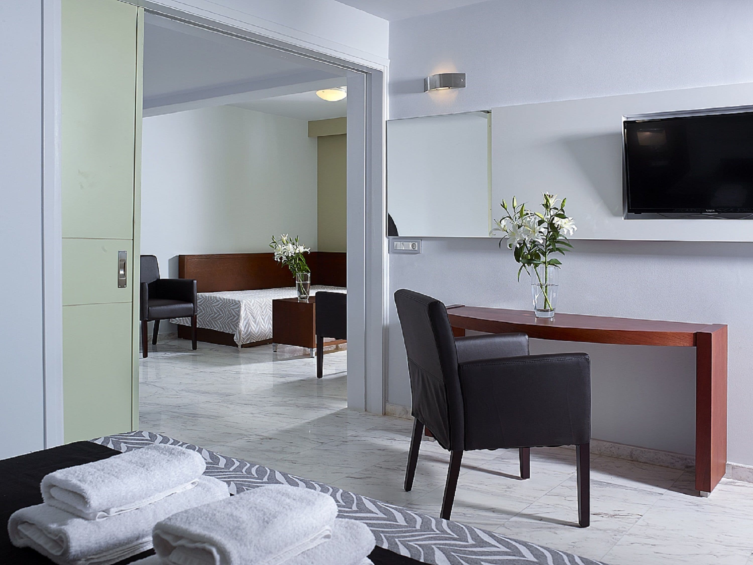 in-room safe, free wifi, bed sheets