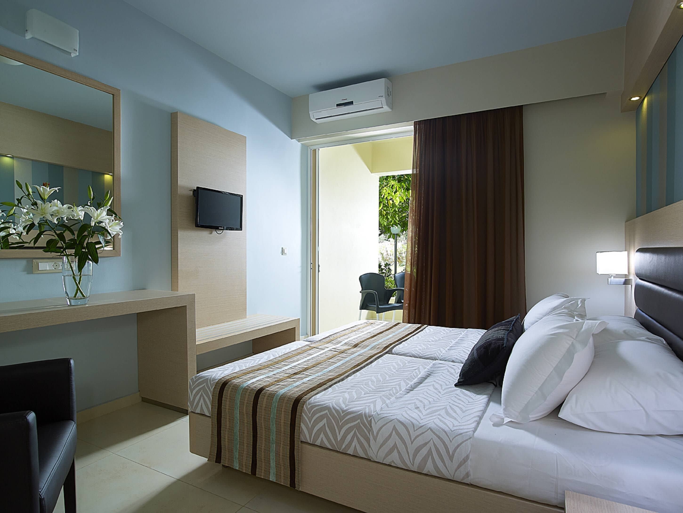 superior room, garden view | in-room safe, free wifi, bed sheets