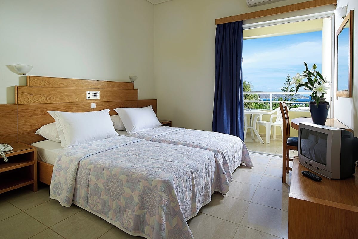 In-room safe, free WiFi, bed sheets