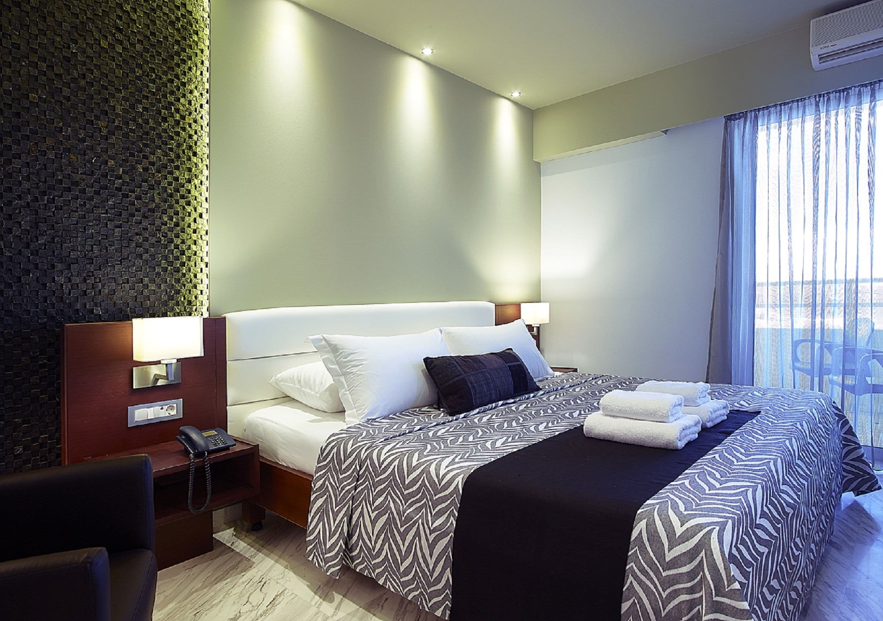 in-room safe, free wifi, bed sheets