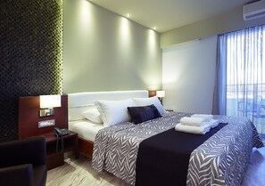 In-room safe, free WiFi, bed sheets - Eleftheria Hotel (Chania)