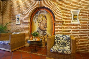 32-inch flat-screen TV with cable channels, TV