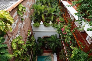 32-inch flat-screen TV with cable channels, TV