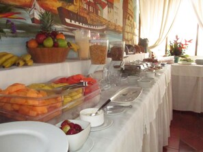 Desayuno continental todos los días (con cargo)