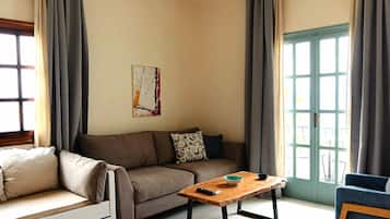 Apartment, 1 Bedroom, Bay View | 3 bedrooms, desk, iron/ironing board, free WiFi