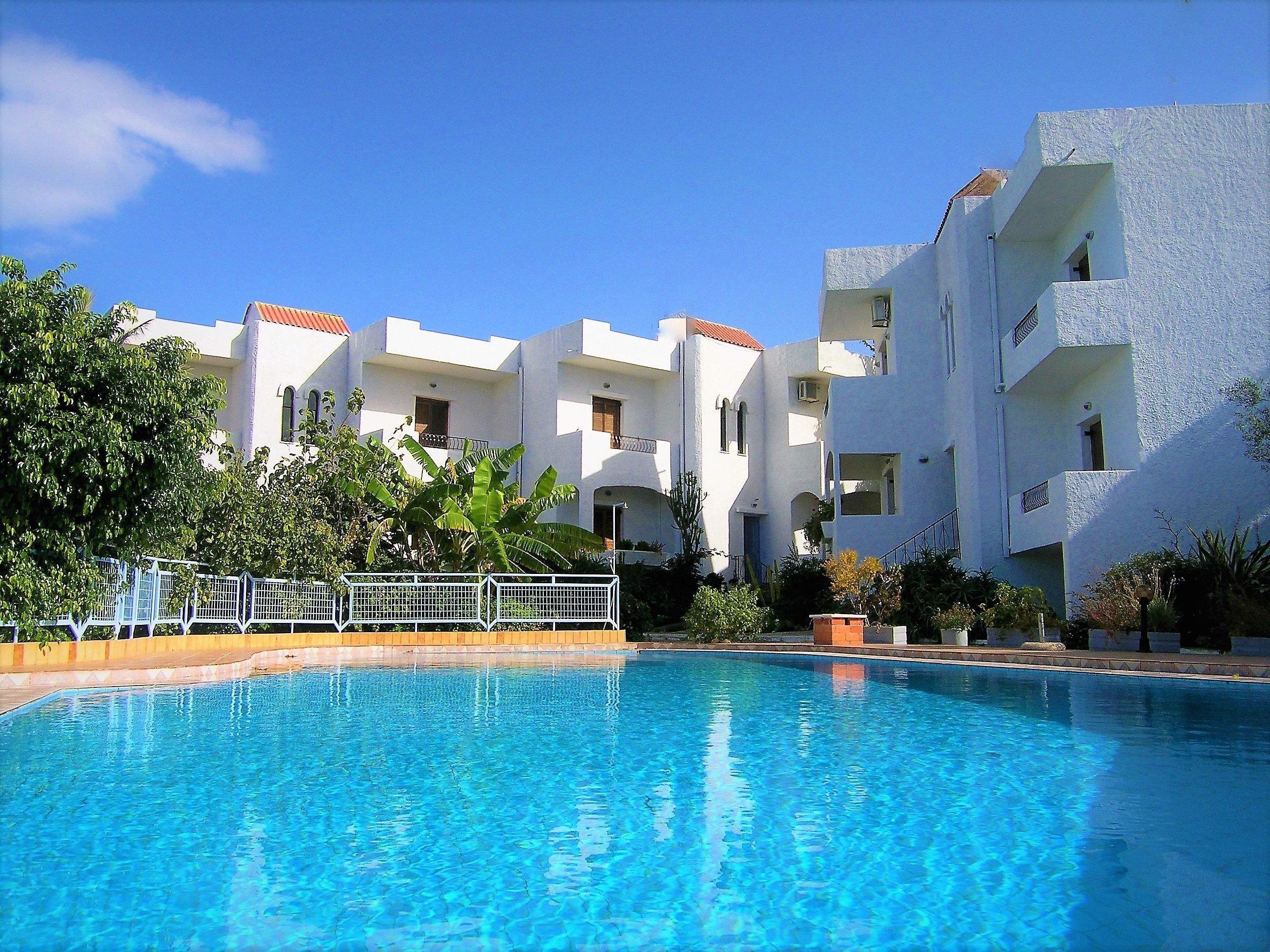 Seasonal outdoor pool, pool umbrellas, sun loungers