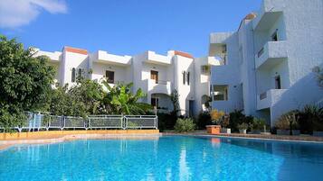 Seasonal outdoor pool, pool umbrellas, sun loungers