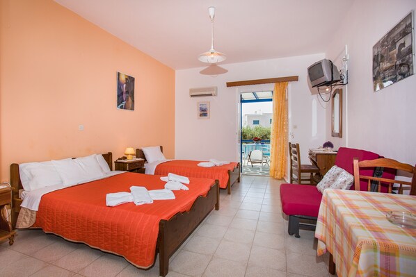 Comfort Double or Twin Room, Kitchenette, Courtyard View