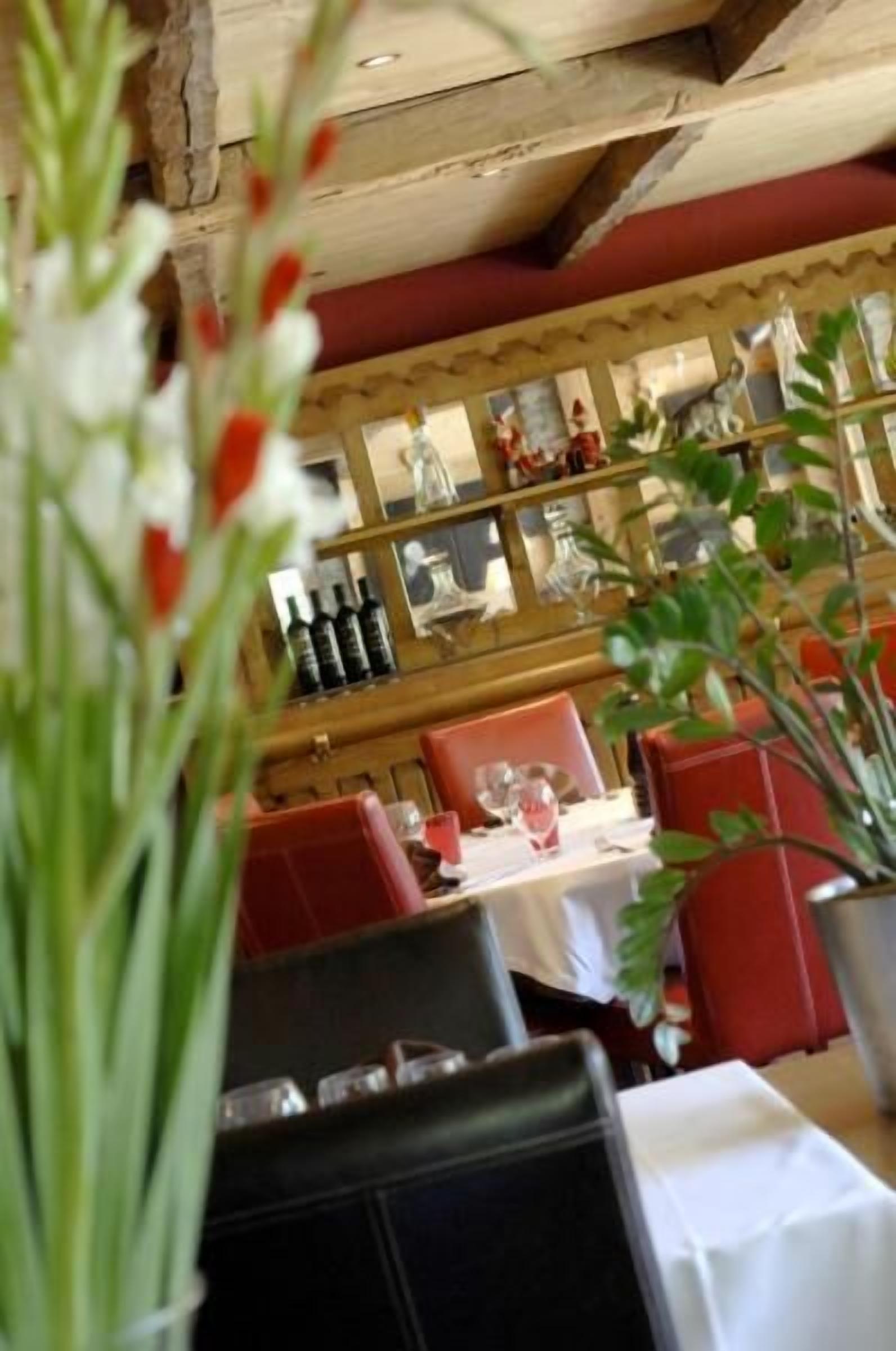 2 restauranter, lunsj og middag serveres, franske retter