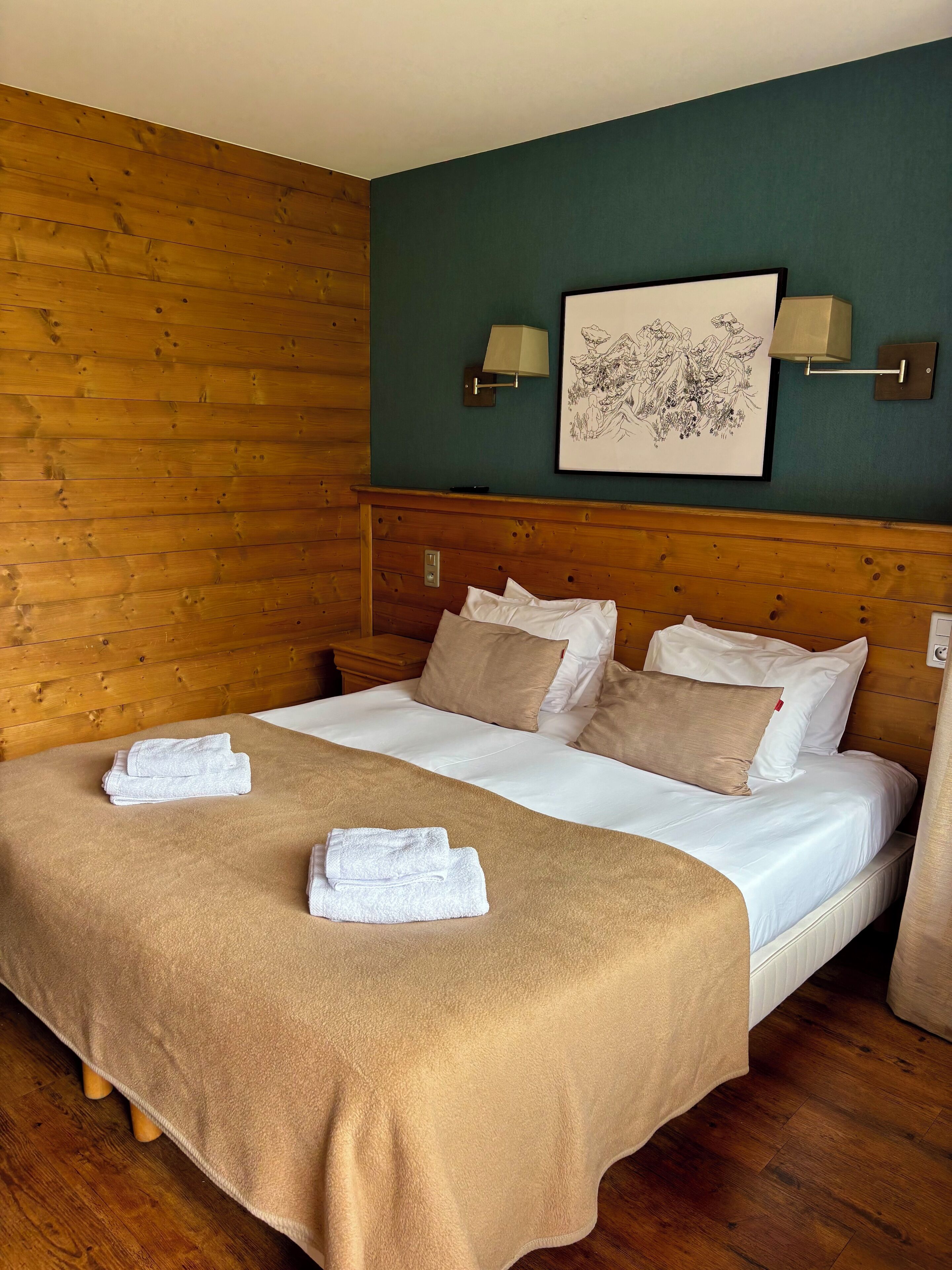 Classic Double Room | Desk, blackout drapes, free WiFi, bed sheets