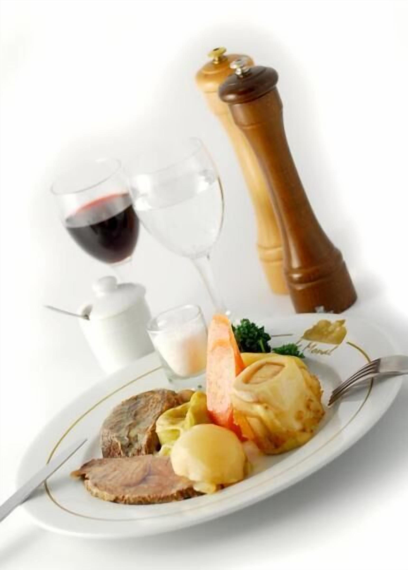 2 restaurants, lunch, dinner served; french cuisine