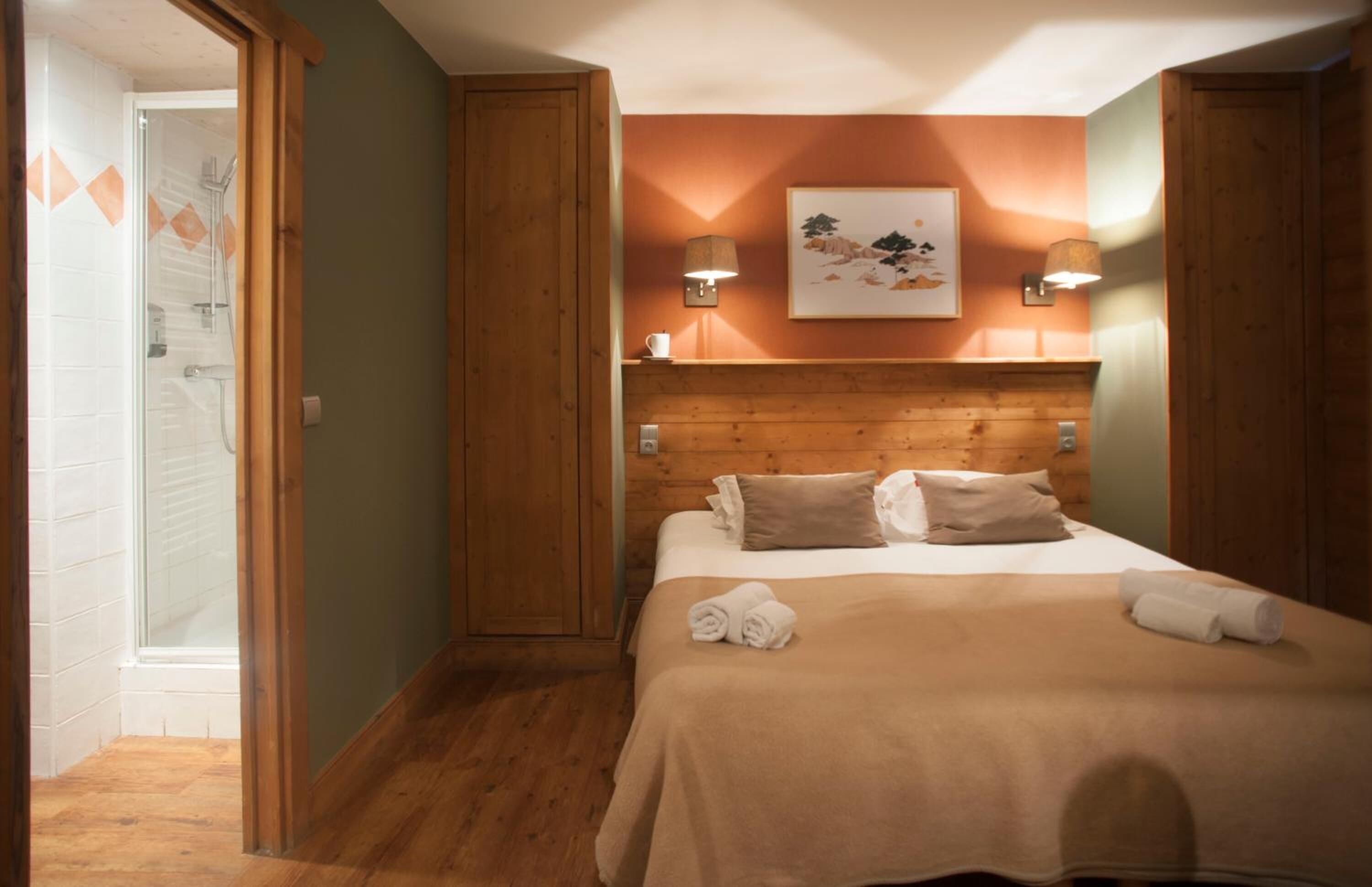 desk, blackout curtains, free wifi, bed sheets