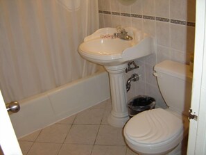 Towels - Budget Motor Inn - Stony Point (Stony Point)