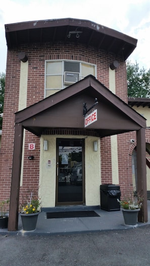 Check-in/check-out kiosk - Budget Motor Inn - Stony Point (Stony Point)