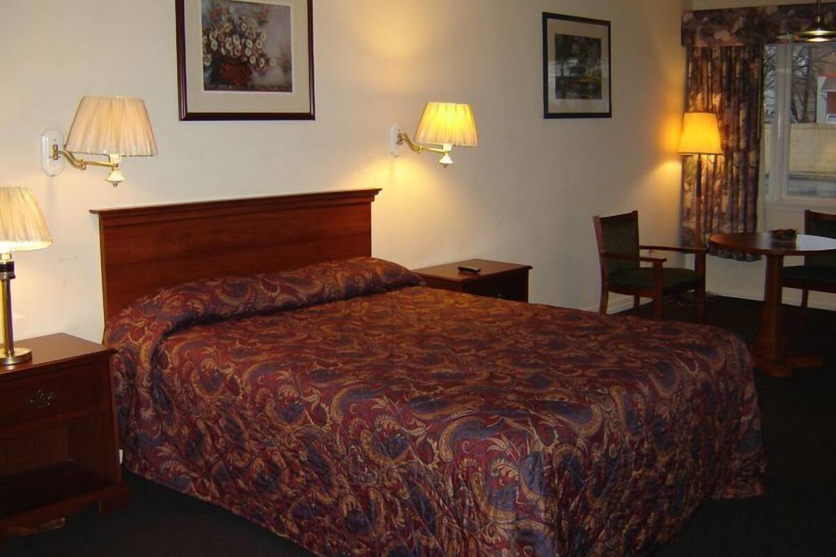 WiFi (free), bed sheets