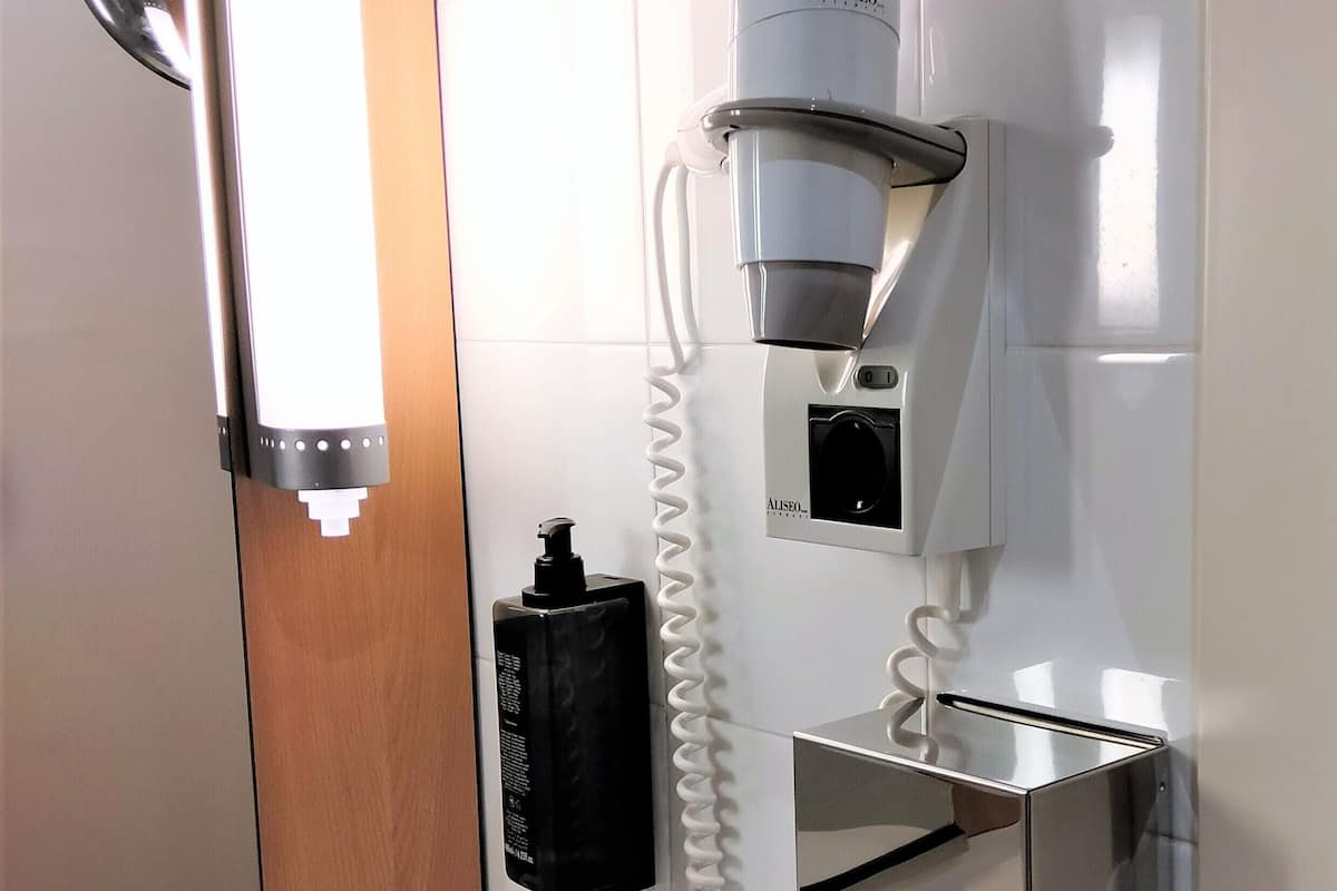 comfort double room | bathroom | shower, eco-friendly toiletries, hair dryer, towels