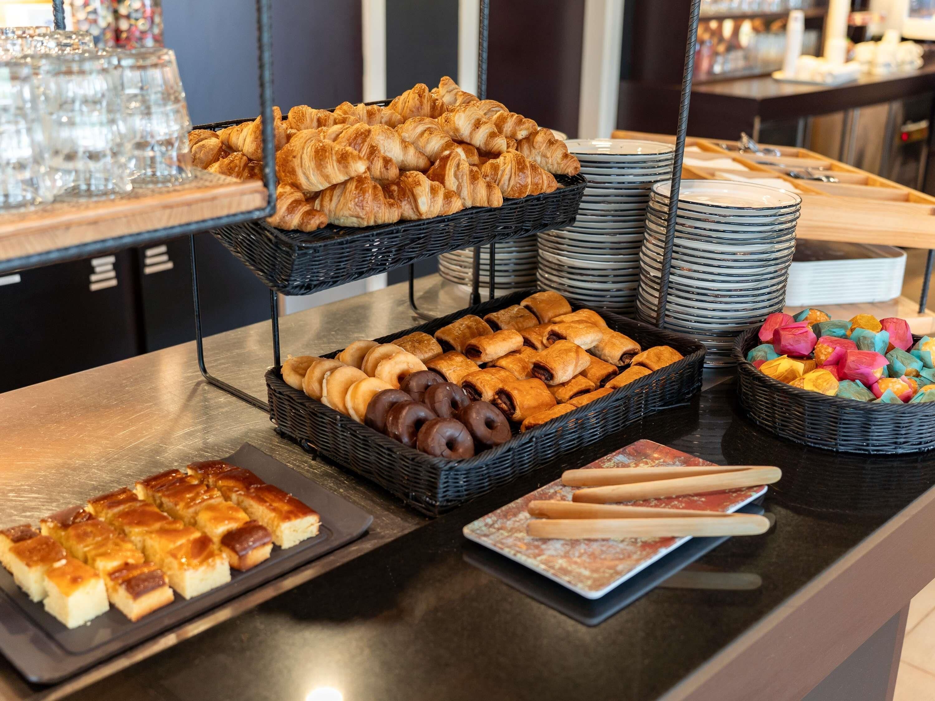 Daily buffet breakfast (EUR 10.20 per person)