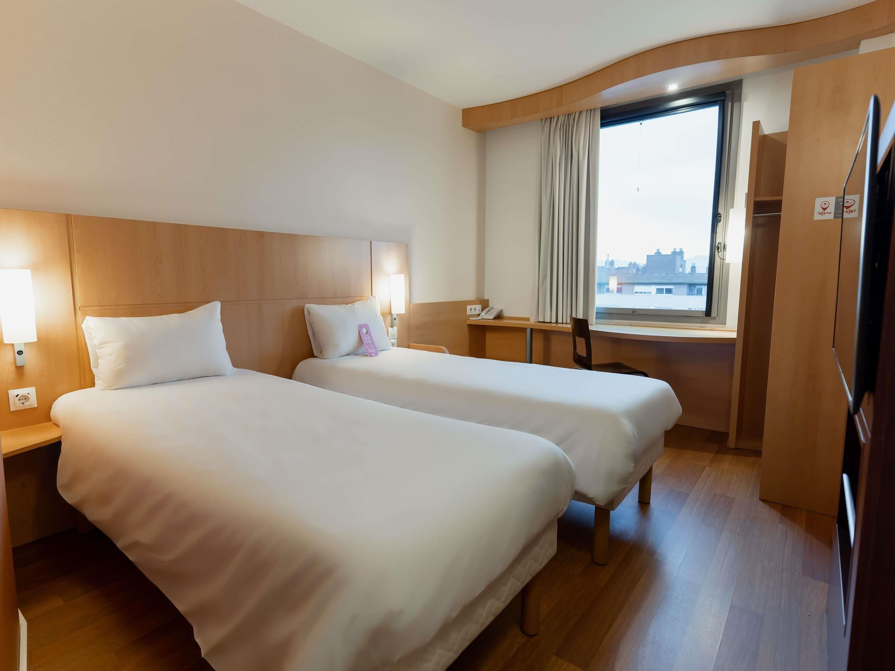 트윈룸, 싱글침대 2개 | 암막 커튼, 방음 설비, 다리미/다리미판, 무료 유아용 침대