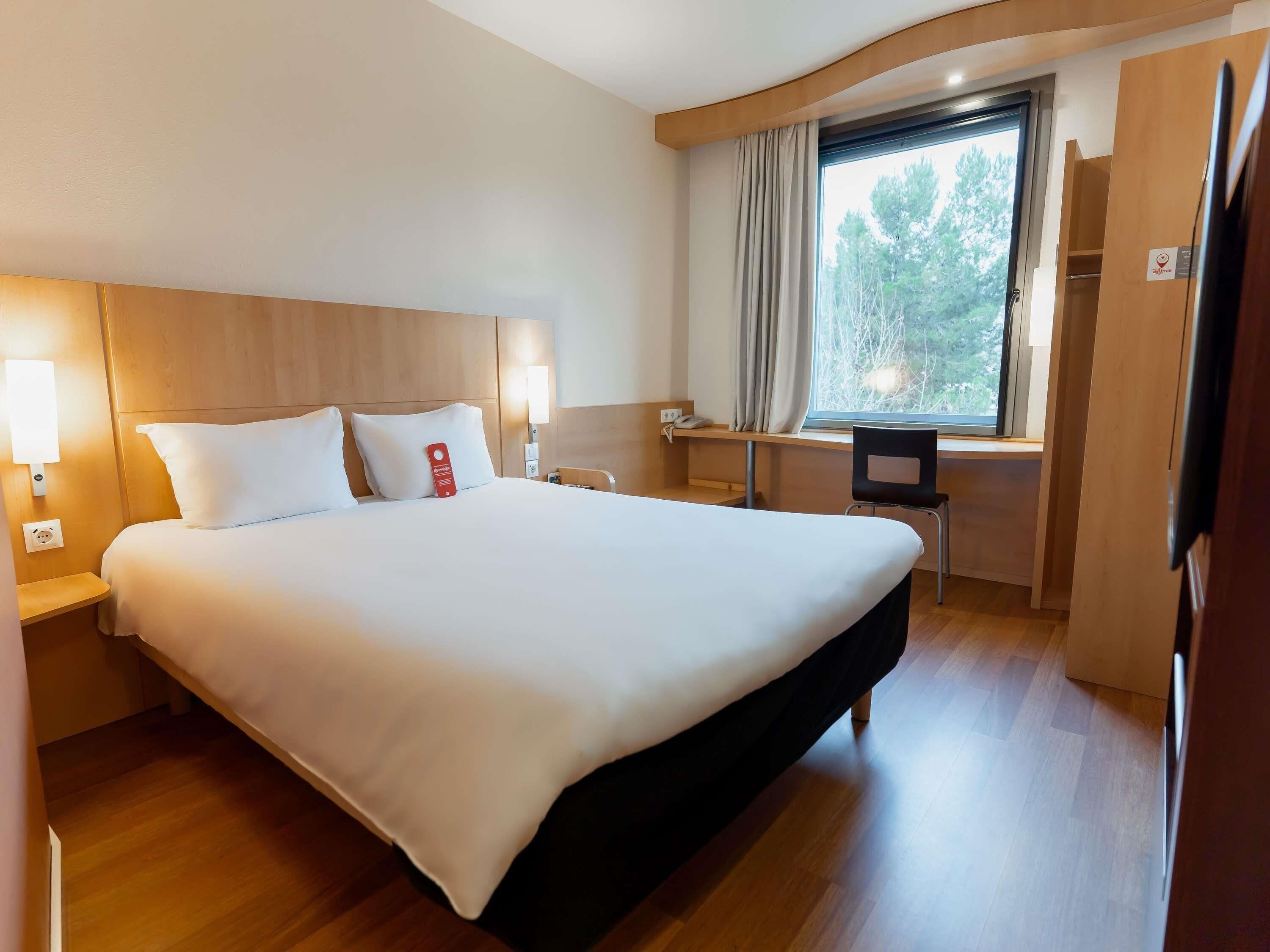 Habitación familiar (1 Double Bed and Extra Bed) | Cortinas blackout, insonorización y tabla de planchar con plancha 