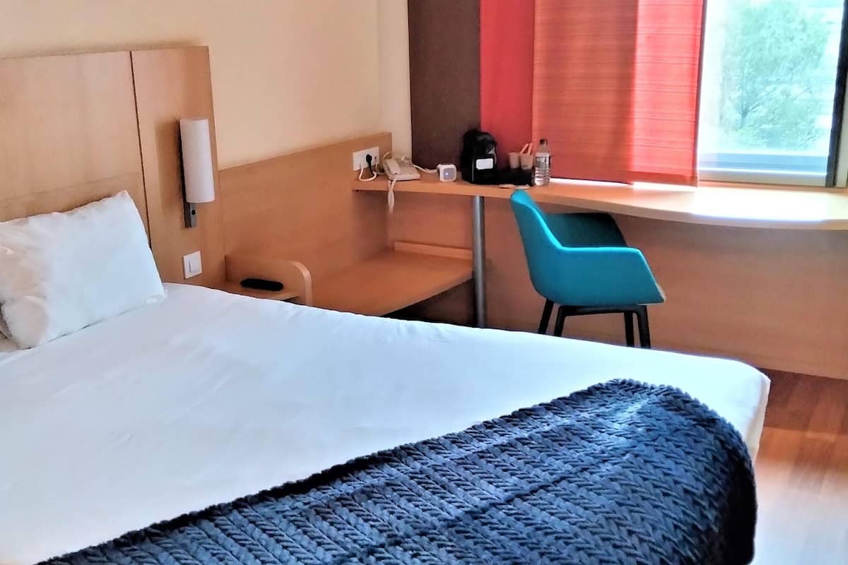 Comfort Double Room | Blackout drapes, soundproofing, iron/ironing board