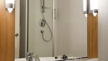 Kamar Double, 1 Tempat Tidur Double | Kamar mandi | Shower, perlengkapan kamar mandi ramah lingkungan, dan pengering rambut