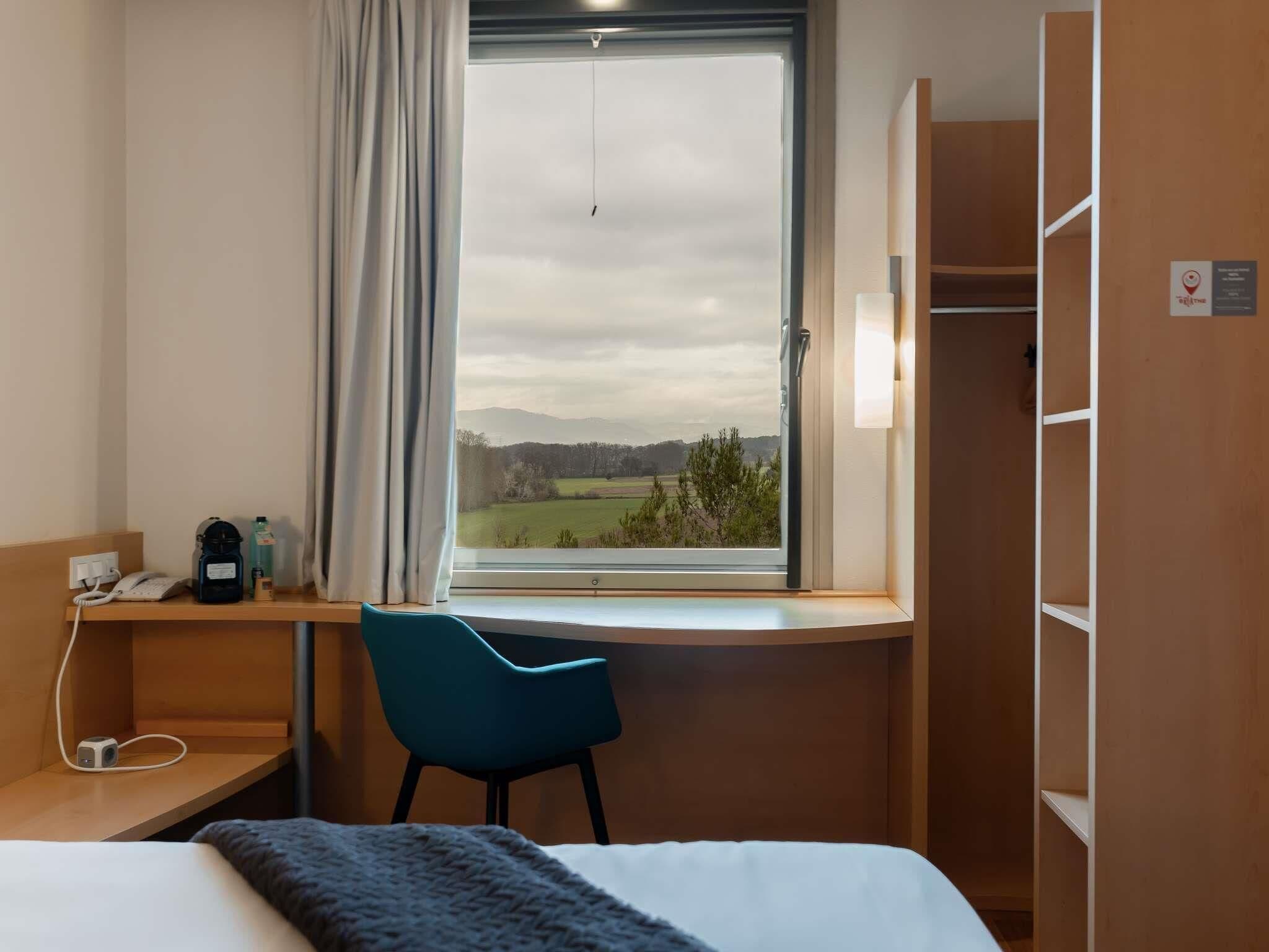 Comfort Double Room | Blackout drapes, soundproofing, iron/ironing board