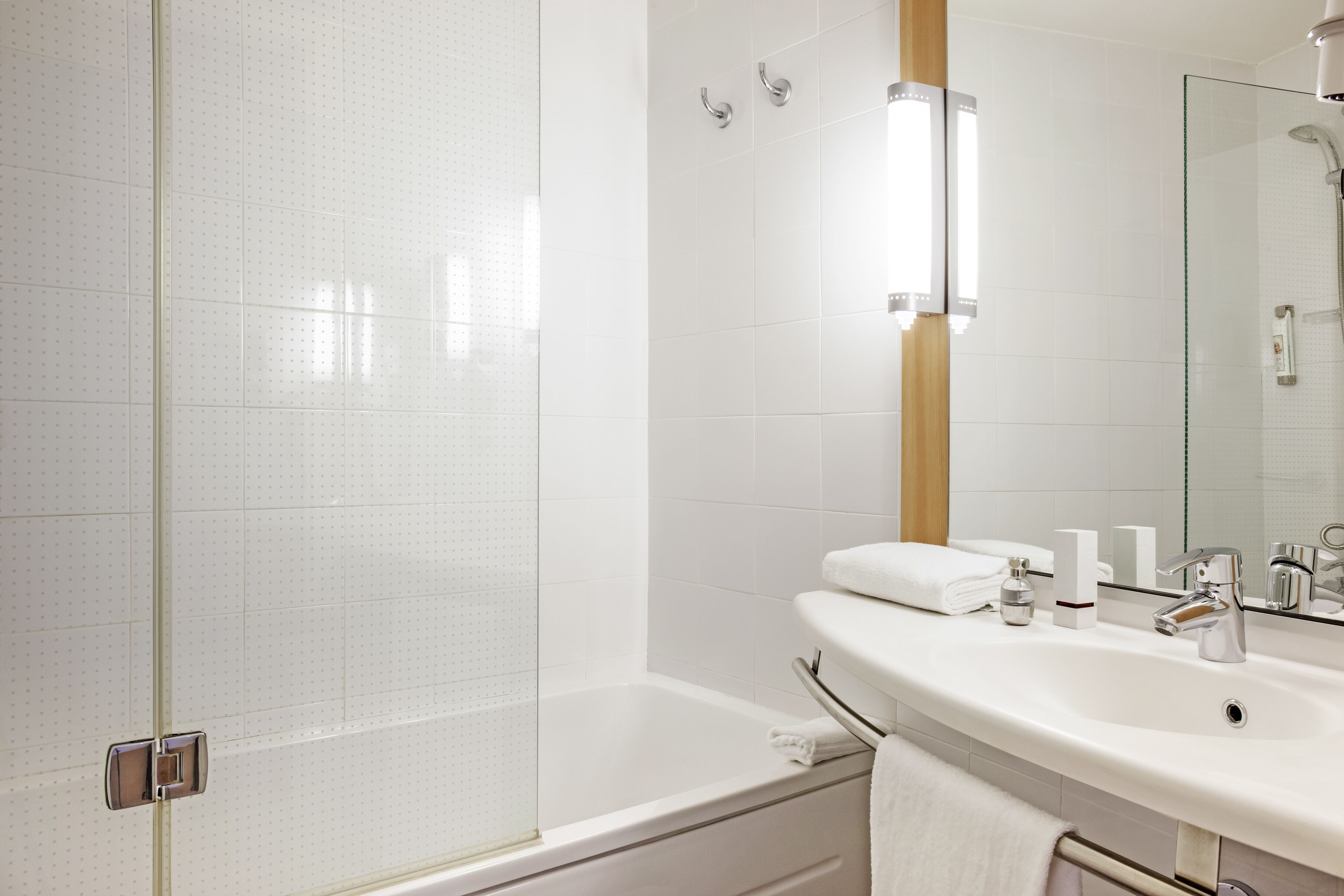 double room, 1 double bed | bathroom | shower, eco-friendly toiletries, hair dryer, towels