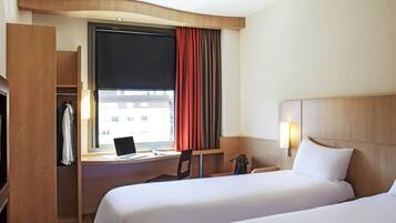 Blendingsgardiner, lydisolert og strykejern/-brett