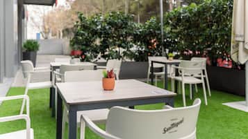 تفاصيل الفندق من الخارج