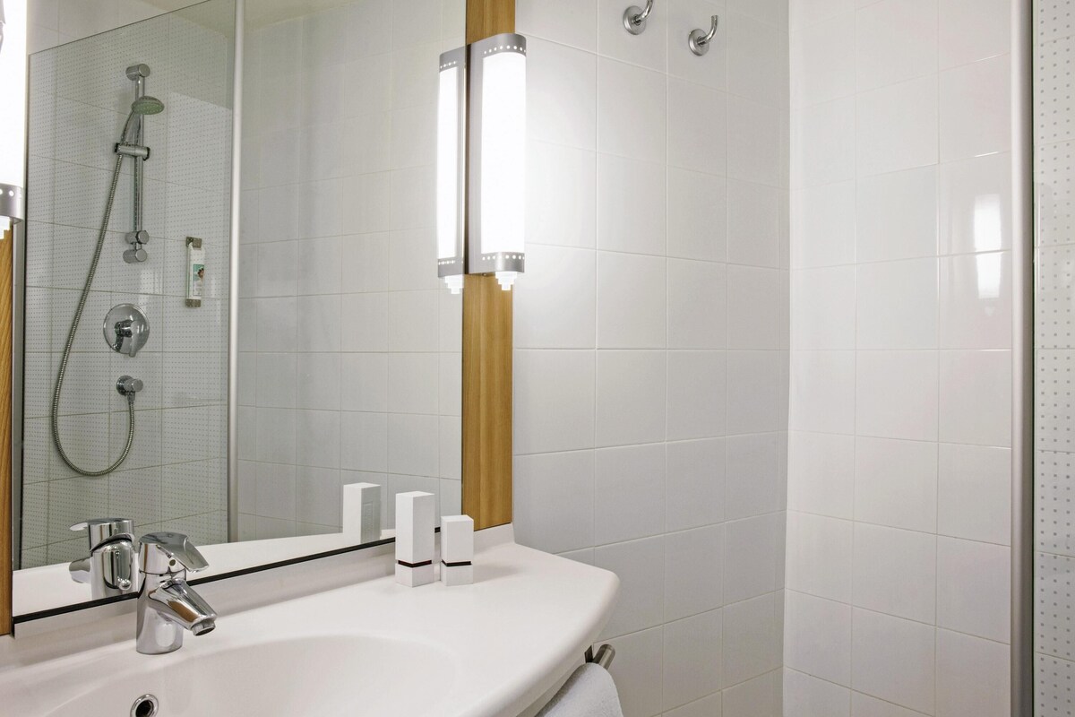 Cortinas blackout y sistema de insonorización 