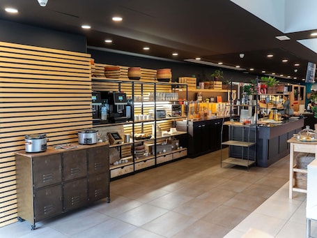 Daily buffet breakfast for a fee. ibis Barcelona Mollet