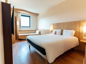家庭客房 (1 Double Bed and Extra Bed) | 遮光布/窗簾、隔音、熨斗/熨衣板、免費搖籃/嬰兒床