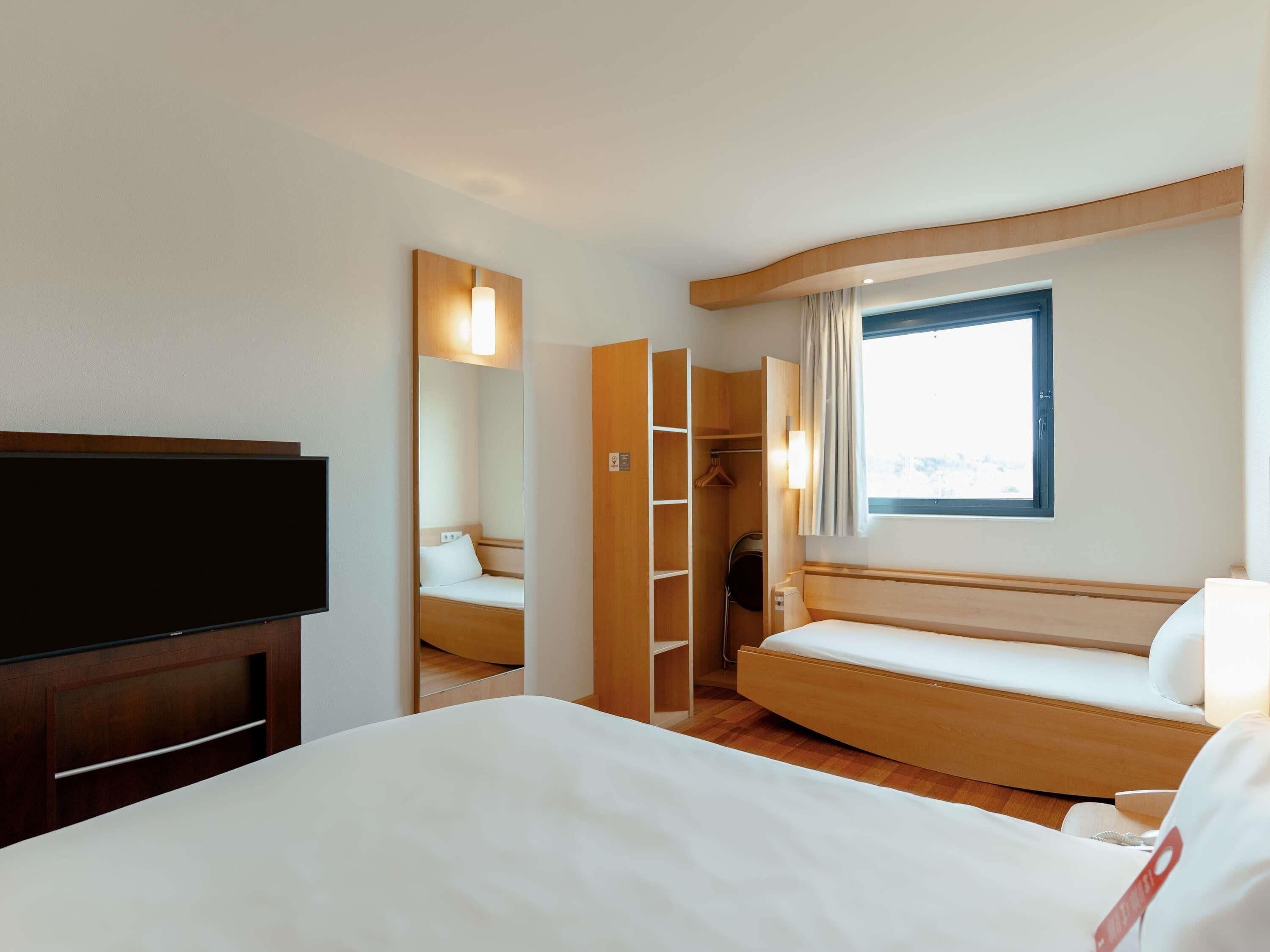 Family Room with 1 Double Bed and Extra Bed | Blackout drapes, soundproofing, iron/ironing board