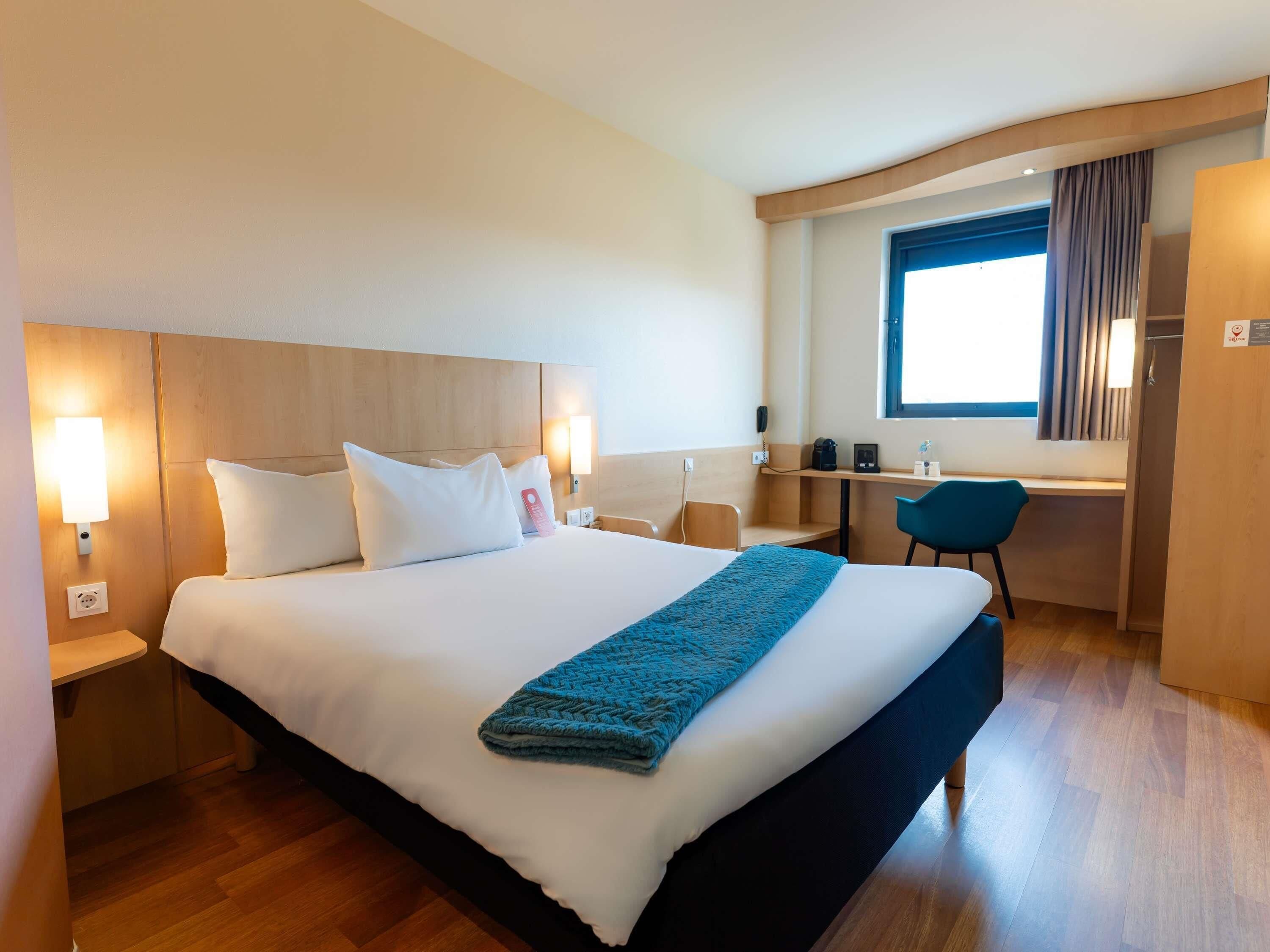 Comfort Double Room | Blackout drapes, soundproofing, iron/ironing board