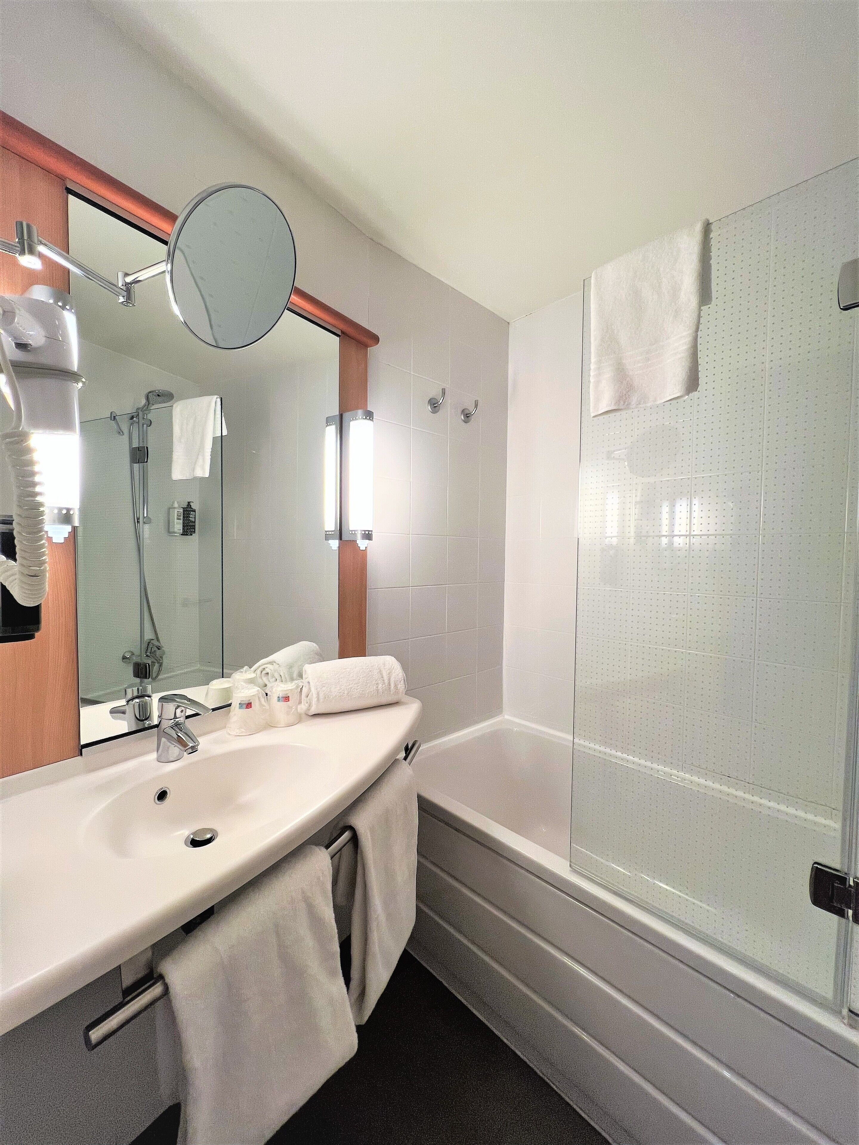 comfort double room | bathroom | shower, eco-friendly toiletries, hair dryer, towels