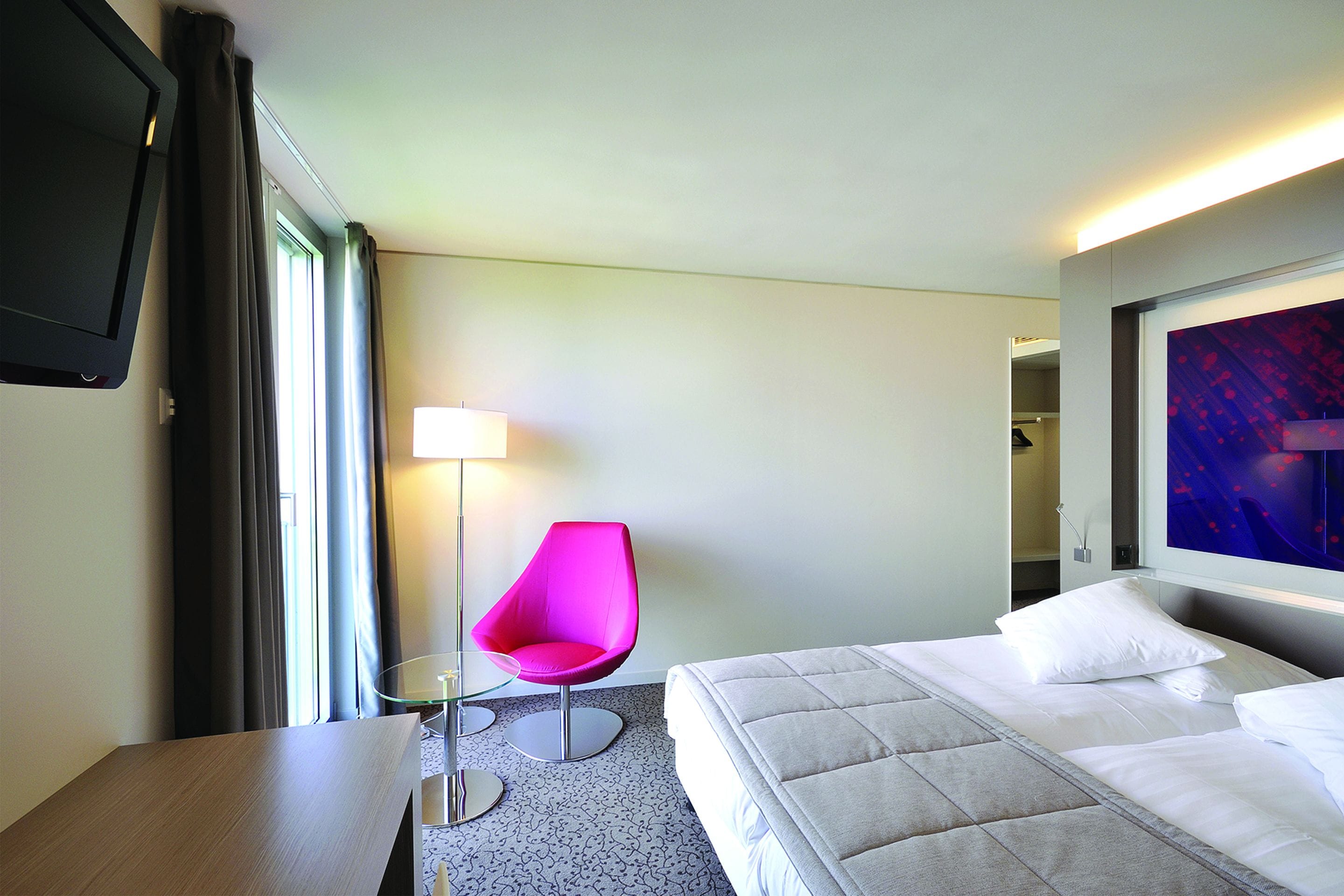business room | 1 bedroom, premium bedding, minibar, in-room safe